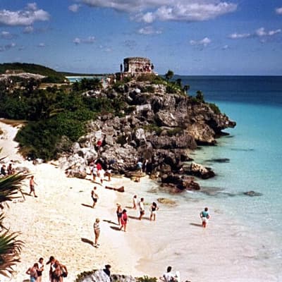 Global search for Australian missing in Mexico