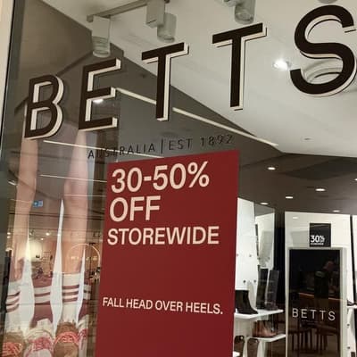 Struggling shoe retailer to close most remaining stores
