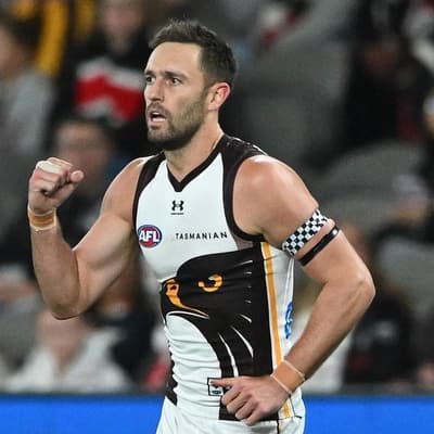 Jack's back, but two fellow Hawks suffer knee injuries