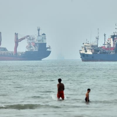 Iran warns ships to use approved Hormuz routes, or else