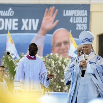 Pope visits US ambassador on July 4, prays for migrants