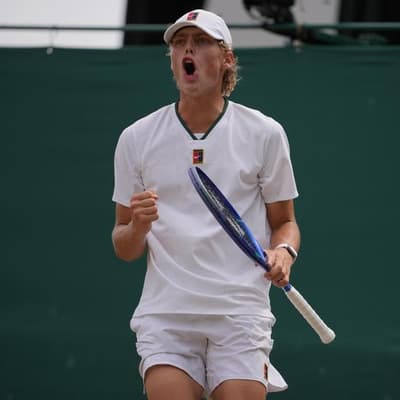 Hewitt cheers his boy Cruz to another Wimbledon final