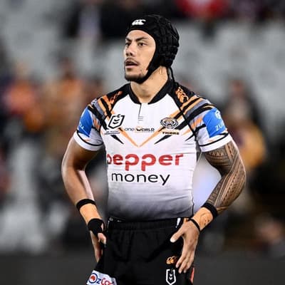 Wests Tigers praise skipper after early release call
