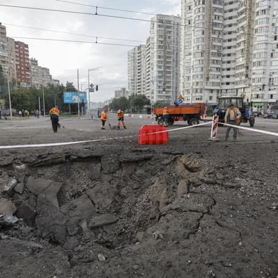 Russian strikes on Ukraine kill eight, wound dozens