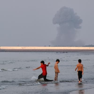 New Iran, US attacks amid battle over control of Hormuz