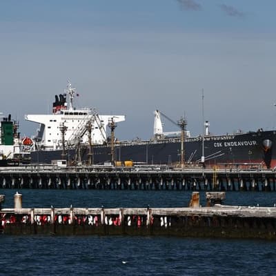 Aussie shares recover losses but Hormuz risk remains