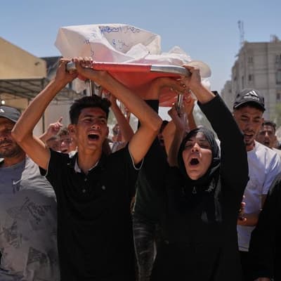 Israeli fire kills 10 in Gaza, including a 10-year-old
