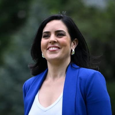 Liberals shrug off 'headlock' saga as poll test looms