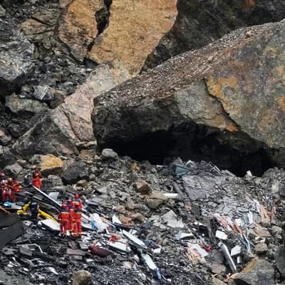 Race to find survivors after deadly China landslide