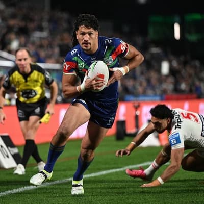 Warriors stay second, Dragons fume over 'unfair' calls