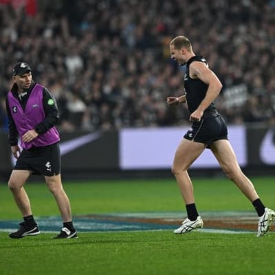 Blues spearhead suffers knee injury, midfielder cleared