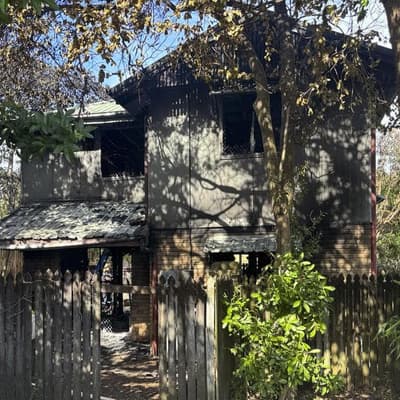 Woman dies from injuries after escaping apartment fire