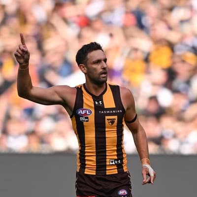 Premiership Hawk re-signs for one more year