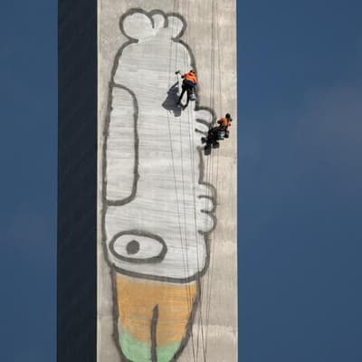 Bridge clean up for sky high Pam the Bird graffiti
