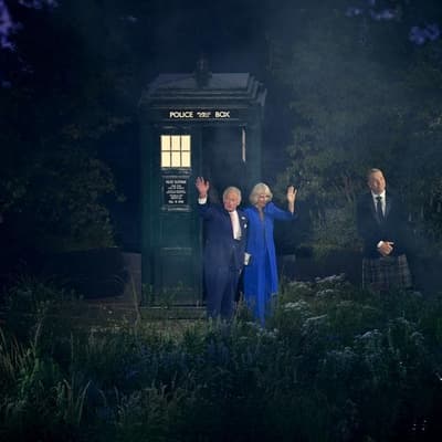 Time-travelling King Charles starts Glasgow Games party