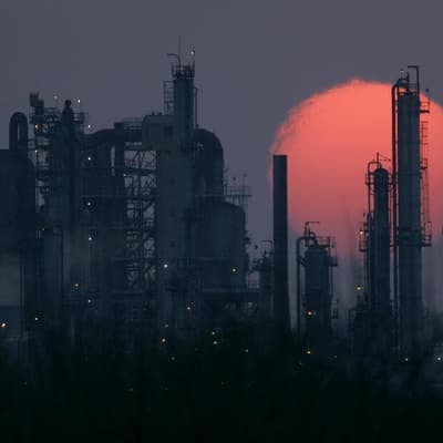 Missiles targeting refineries shot down amid US warning