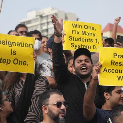 Cockroach party ends demos after Indian minister quits