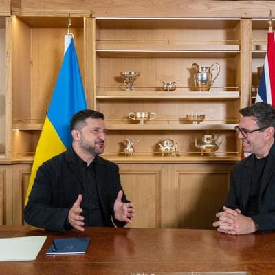 Russia 'open' to peace ideas as Zelenskiy visits UK