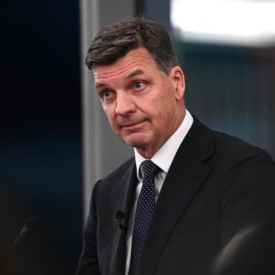 Liberal leader's name drawn into corruption probe