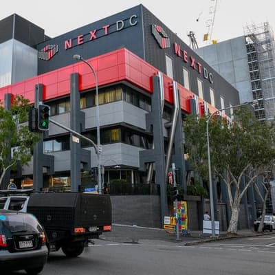 Union warns data centres poaching tradies from housing