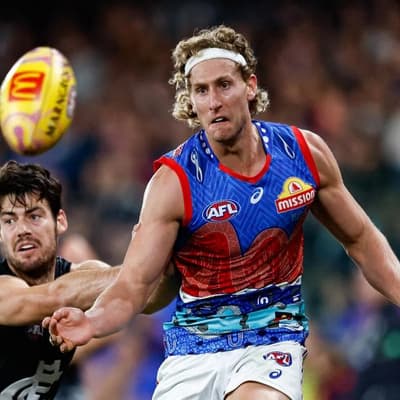 Bulldogs spearhead out of crunch Freo clash