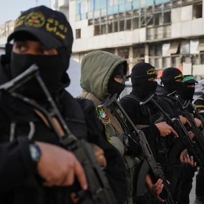Hamas ties disarming to Israeli withdrawal from Gaza