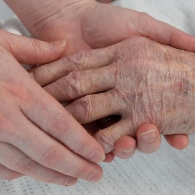 Pay rise for aged-care nurses amid dire worker shortage