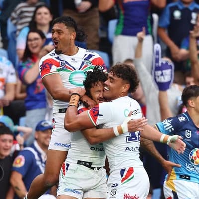 Eight-try Warriors crush Titans to stay in top-two race