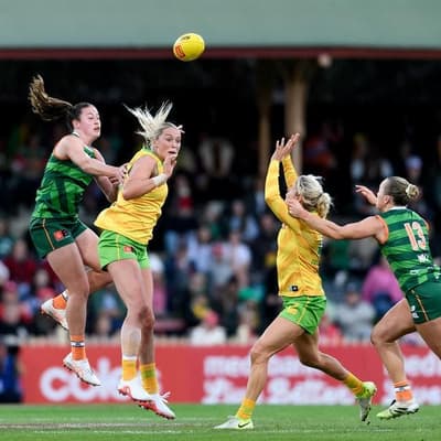 AFLW stars want league to seize fresh momentum