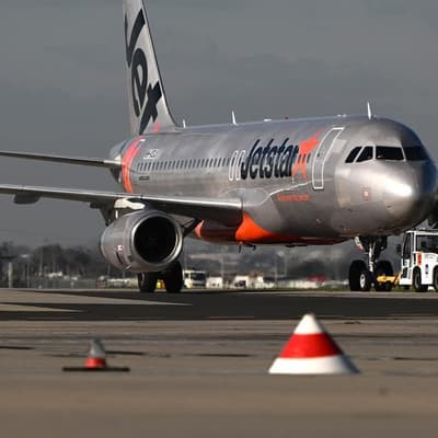 Jetstar risks backlash over new overhead baggage fees