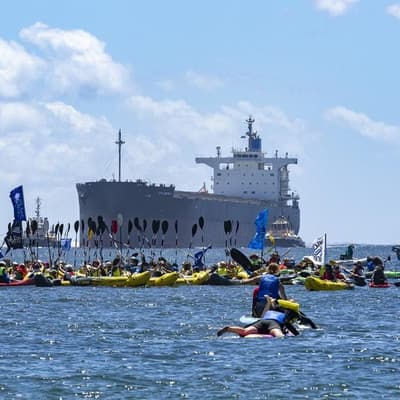 Police drop hundreds of charges over climate blockade