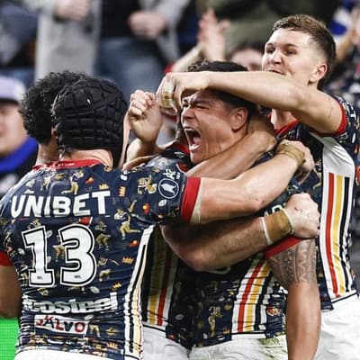 Roosters pip Dogs to go level with Penrith at top