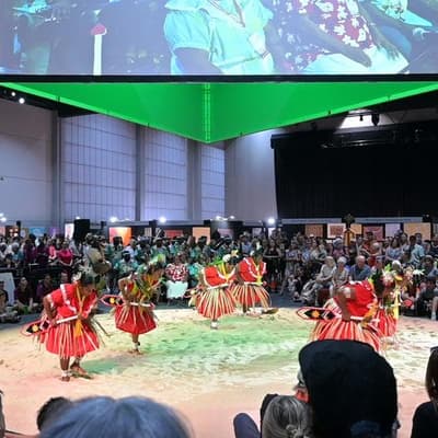 Fair marks 20 years as crowds show up for authentic art