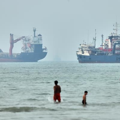 Iran ties Hormuz reopening to US concessions on demands