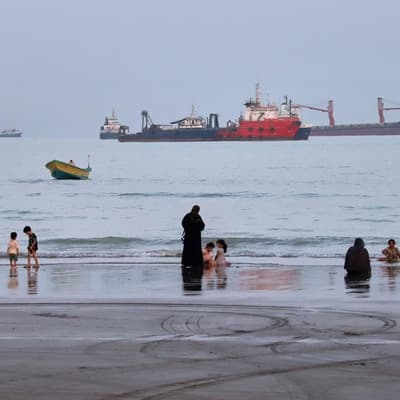 New attacks on shipping as Iran war talks at impasse