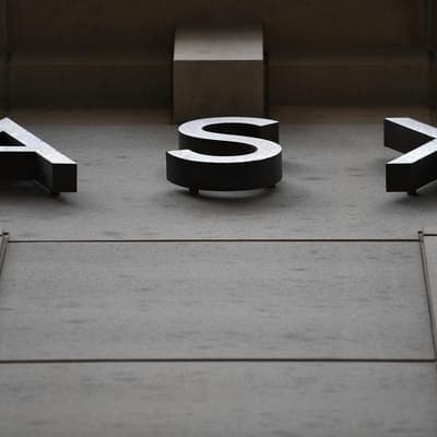Aussie shares fall as CommBank, miners drag on market