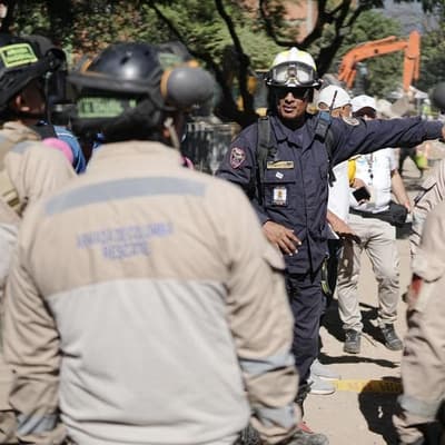 Hundreds missing in Colombia in race for quake rescue