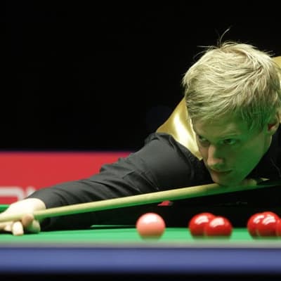 Robertson's No.1 ambitions crushed by old rival