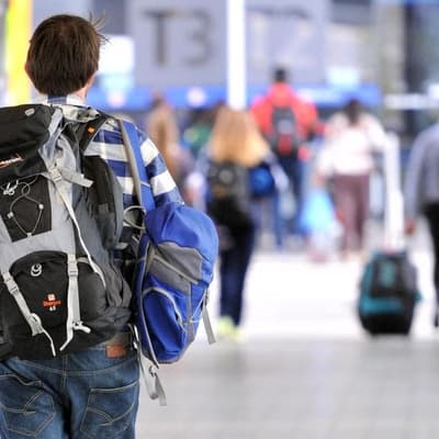 Visa slowdown for backpackers amid migration backlash