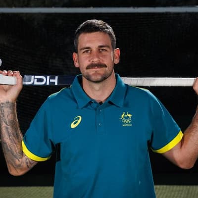 Australia hold off fast-finishing Ireland at World Cup