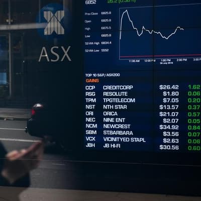 Aussie shares dip as banks and retail stocks drag