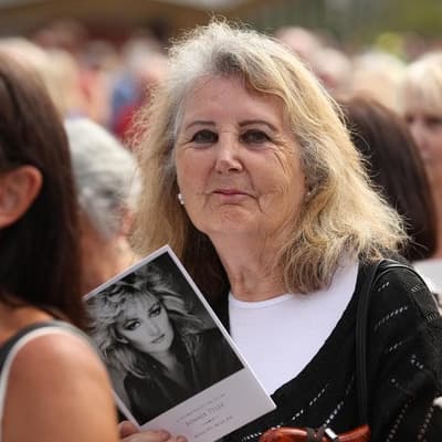 Bonnie Tyler remembered as global star at Welsh funeral