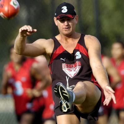 Footy great lines up for One Nation as election recruit