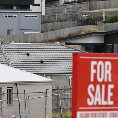 Home buyers in 'driver's seat' but owners holding fire
