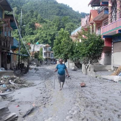 Missing Aussie makes contact as flood disaster worsens