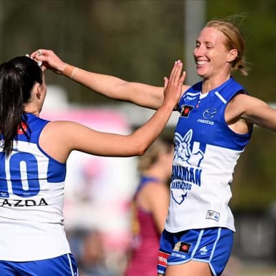 Kangaroos bounce Bulldogs, Crows open AFLW account