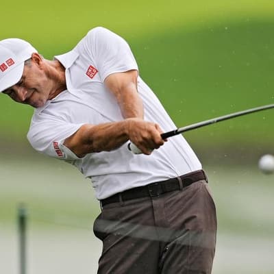 Scott turns back clock in Tour Championship title tilt