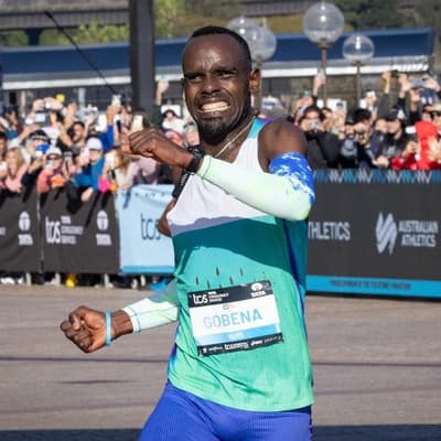 Former javelin hurler smashes Sydney Marathon record