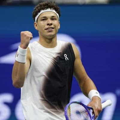 Local hope, defending champ reach US Open fourth round