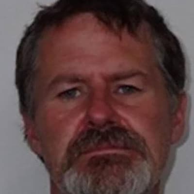'Give yourself up': hunt for alleged axe attacker